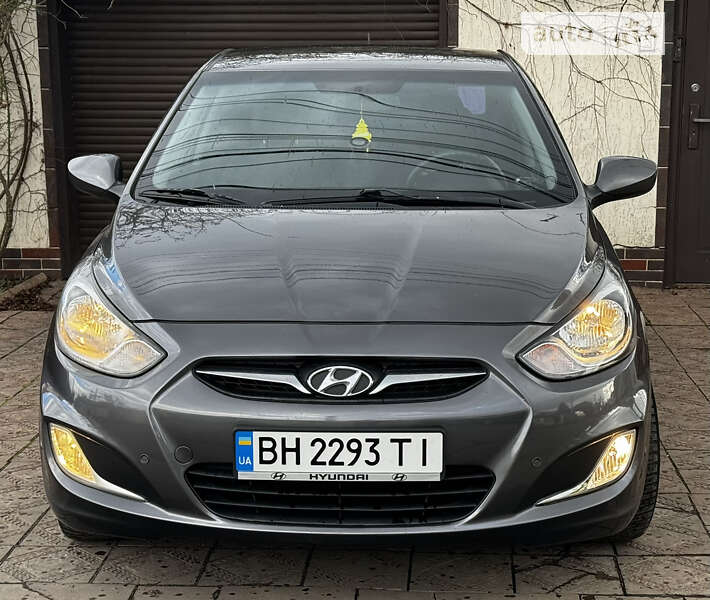 2011 hyundai accent