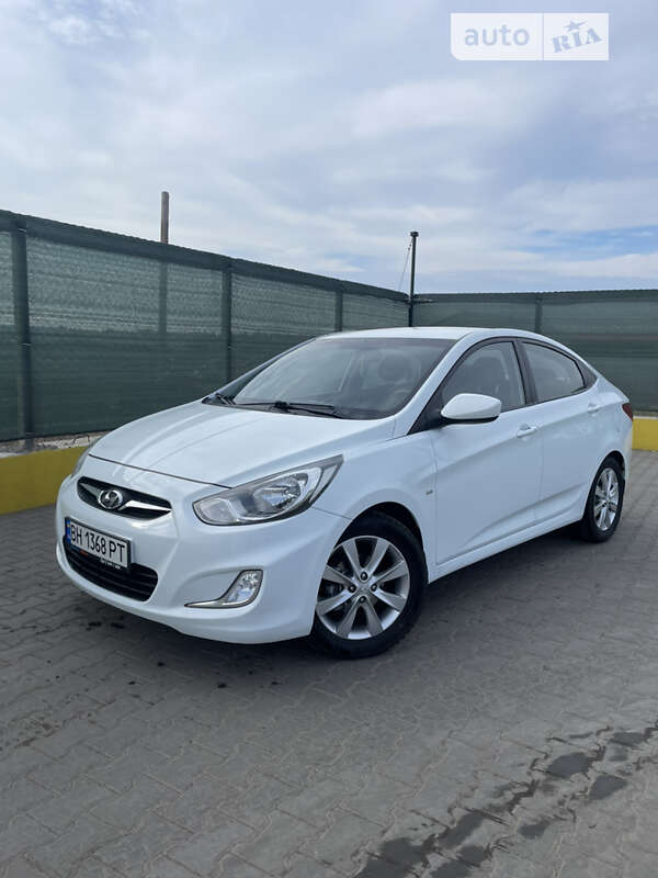 2011 hyundai accent