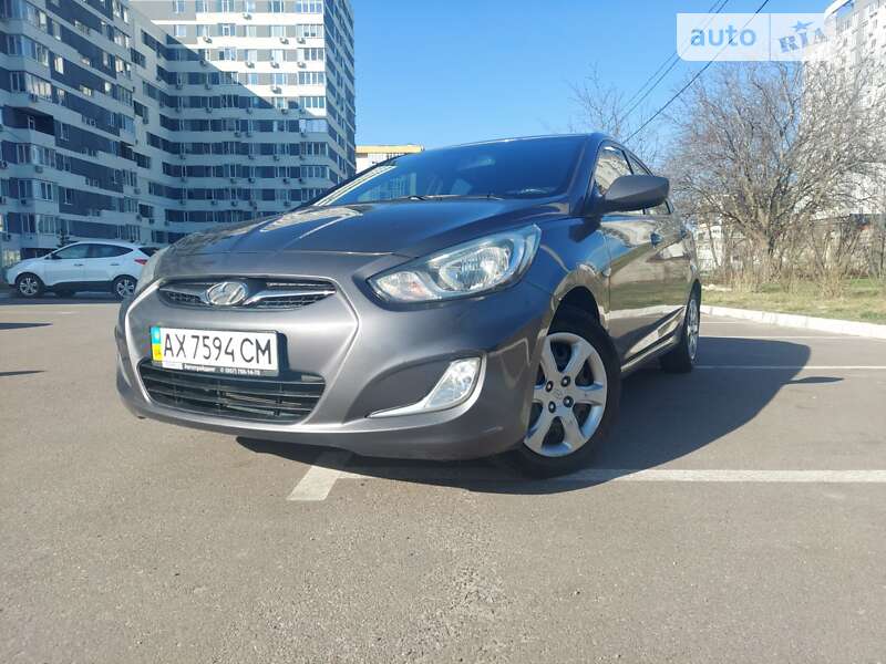2011 hyundai accent