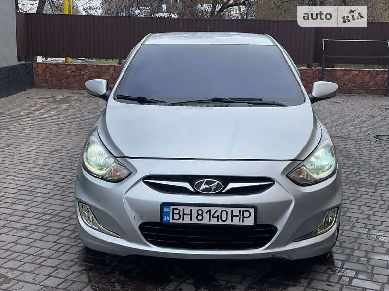2011 hyundai accent