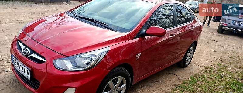 2011 hyundai accent