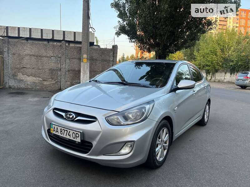 2011 hyundai accent