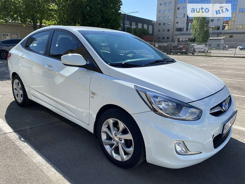 2011 hyundai accent