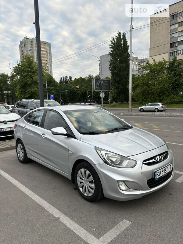 2011 hyundai accent