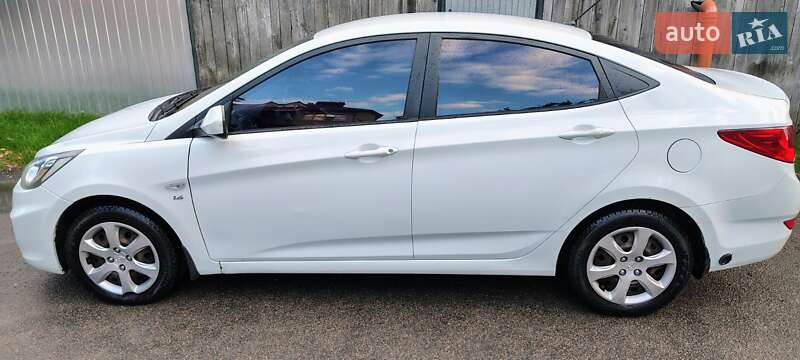 2011 hyundai accent