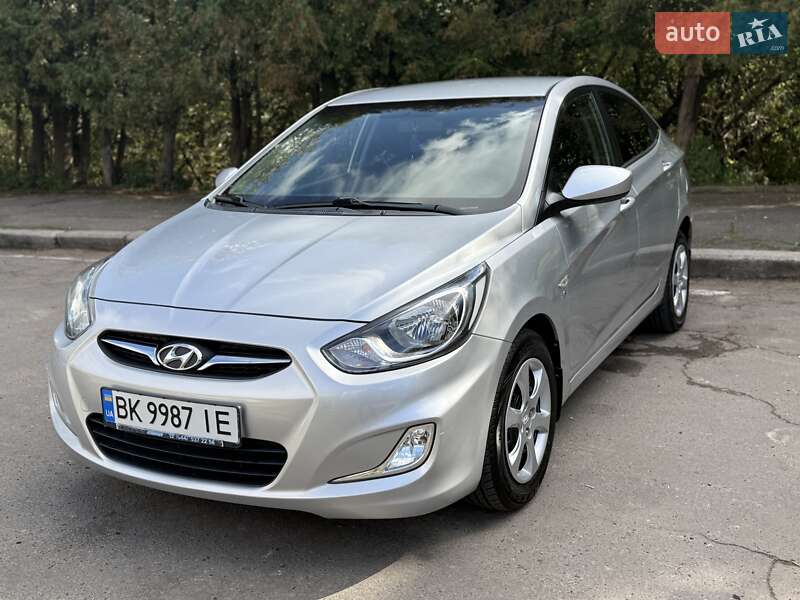 2011 hyundai accent