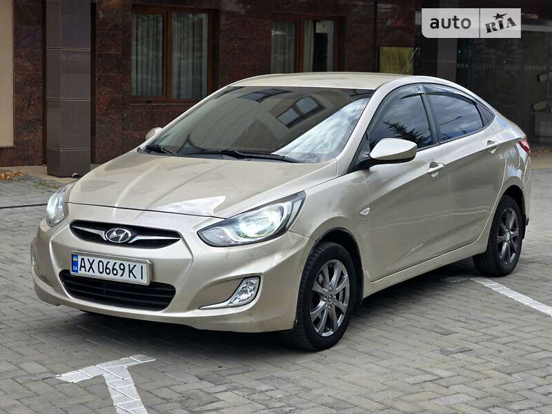 2011 hyundai accent