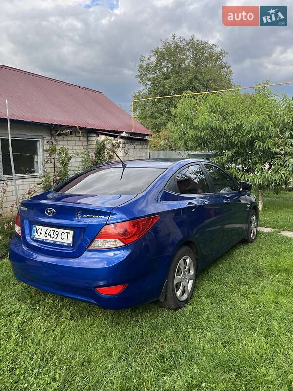 2011 hyundai accent