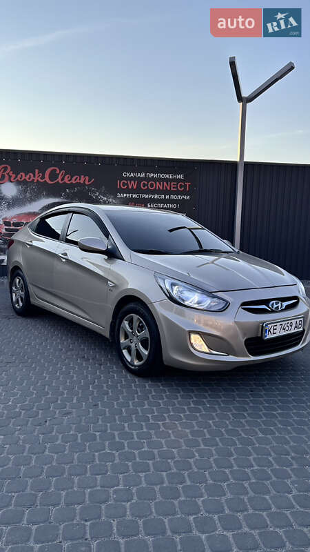 2011 hyundai accent
