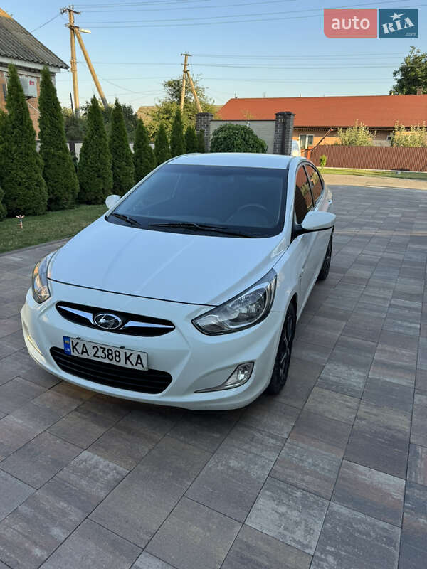 2012 hyundai accent