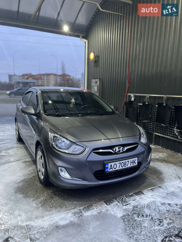 2012 hyundai accent