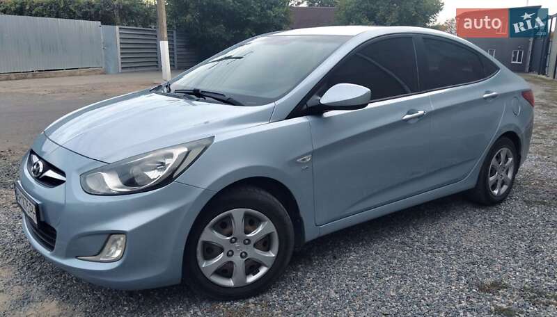 2012 hyundai accent