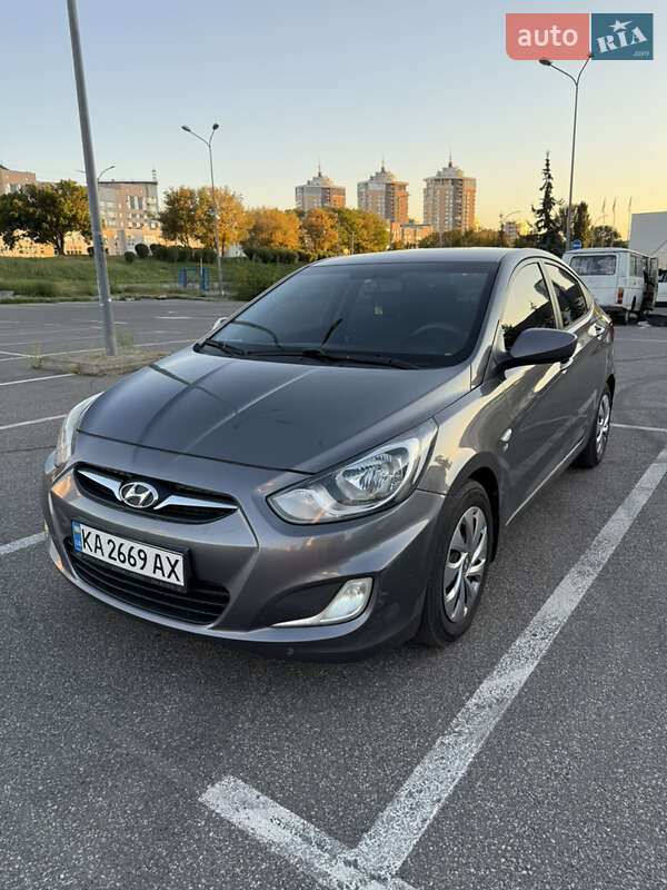 2012 hyundai accent