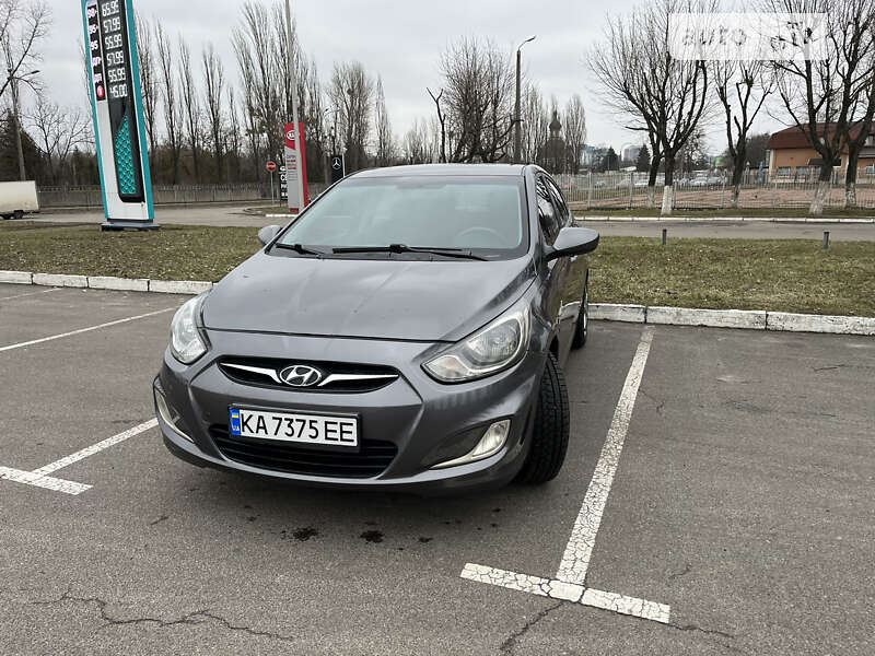 2012 hyundai accent