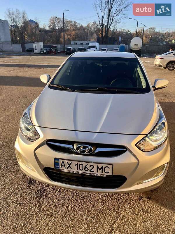 2012 hyundai accent
