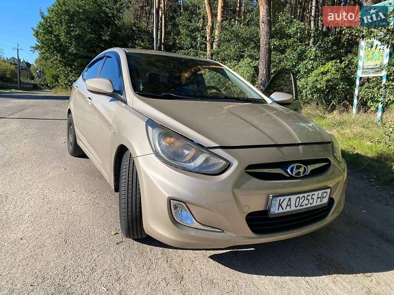2012 hyundai accent