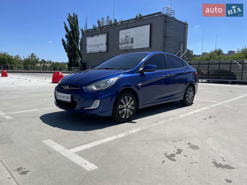 2012 hyundai accent