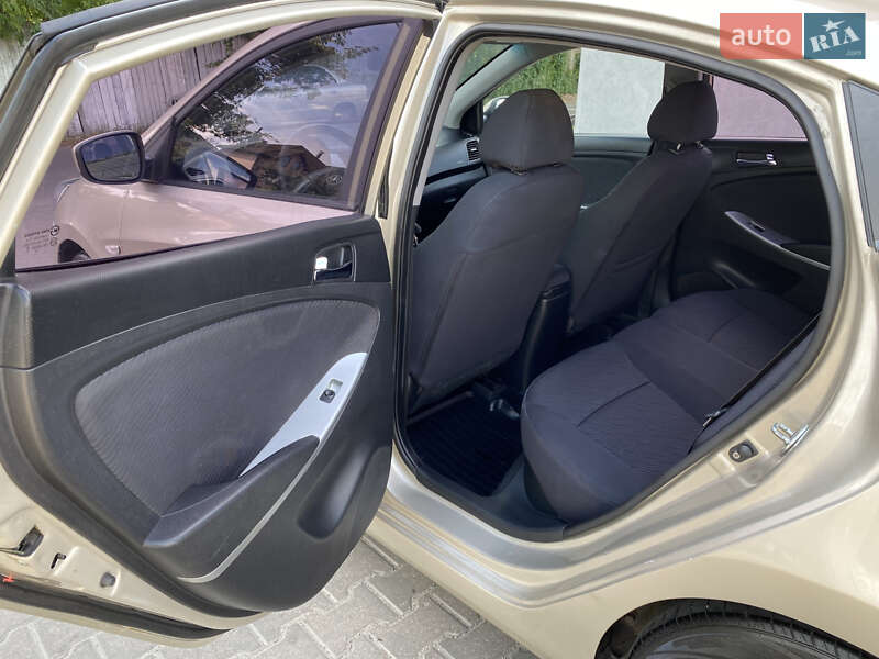 2012 hyundai accent