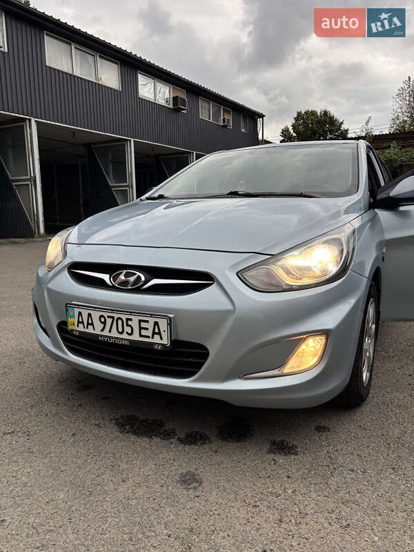 2012 hyundai accent