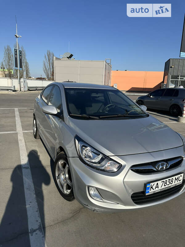 2012 hyundai accent
