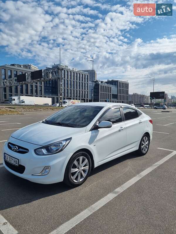 2012 hyundai accent