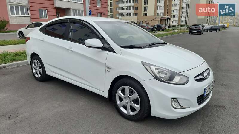 2012 hyundai accent