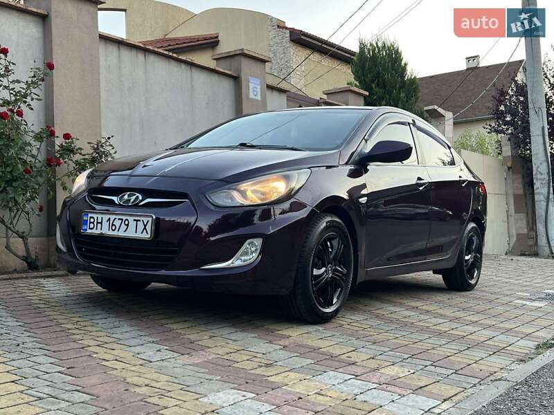 2012 hyundai accent