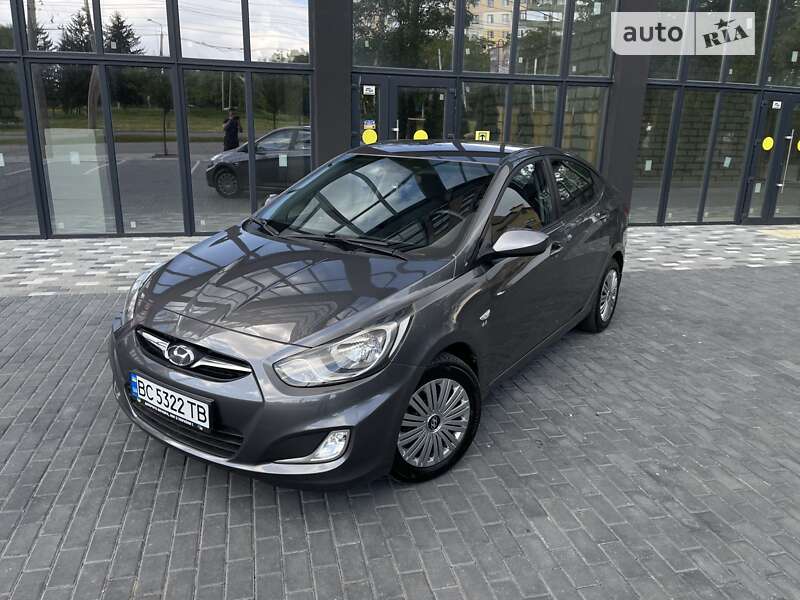 2012 hyundai accent