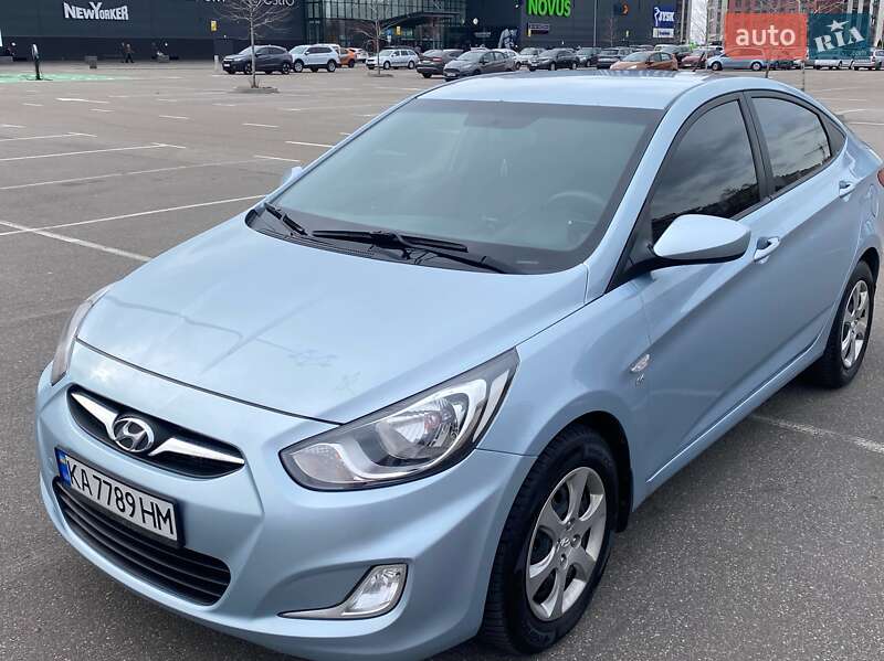 2012 hyundai accent