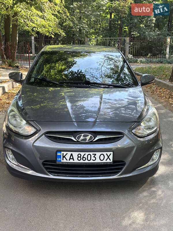 2012 hyundai accent