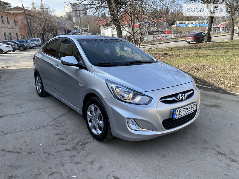 2012 hyundai accent