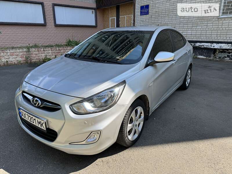 2012 hyundai accent