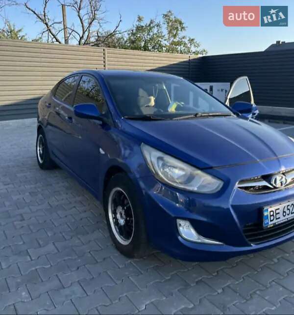 2012 hyundai accent