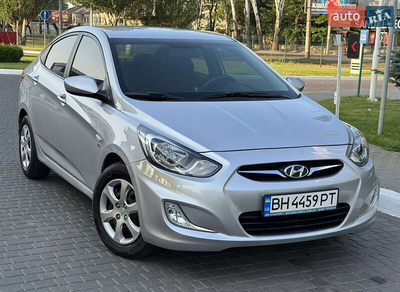 2012 hyundai accent