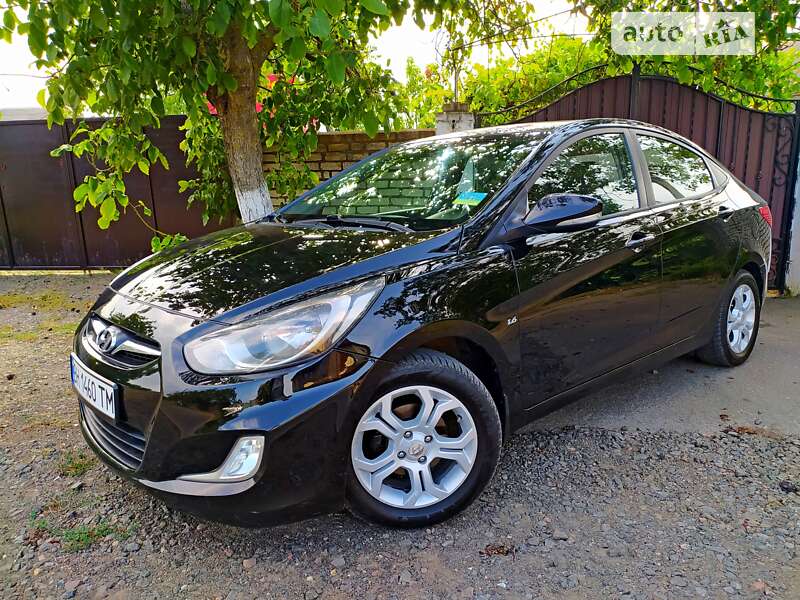 2012 hyundai accent
