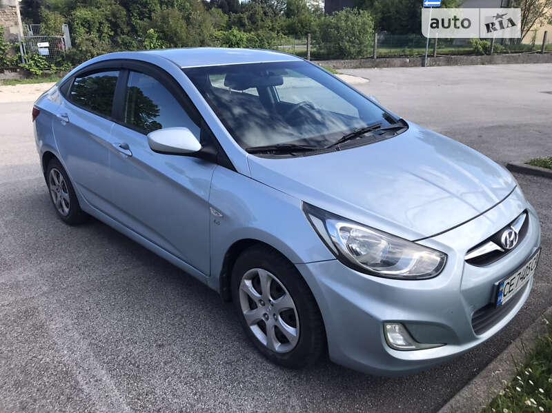 2012 hyundai accent
