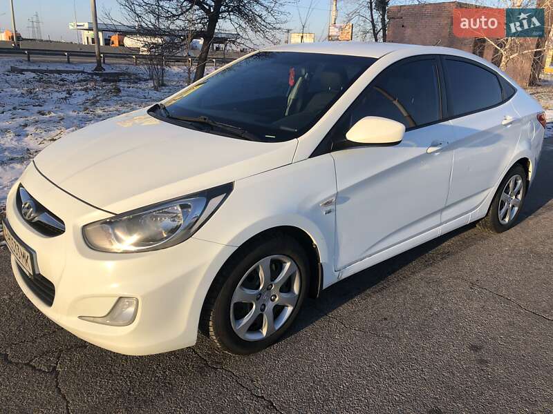 2012 hyundai accent