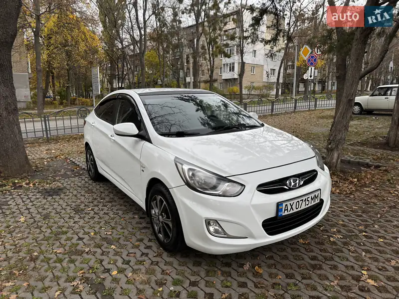 2012 hyundai accent