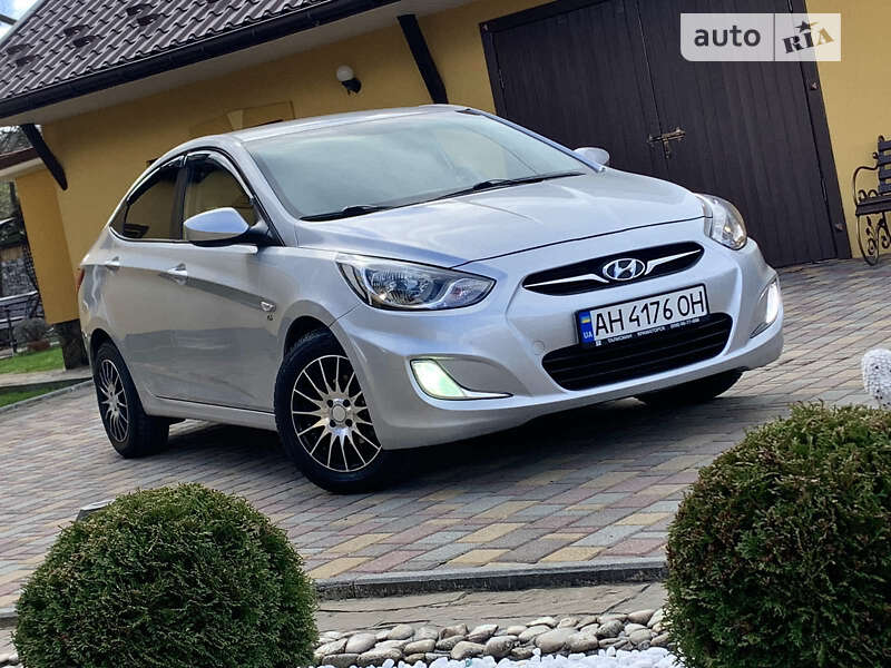 2012 hyundai accent