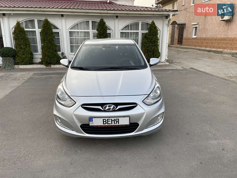 2012 hyundai accent
