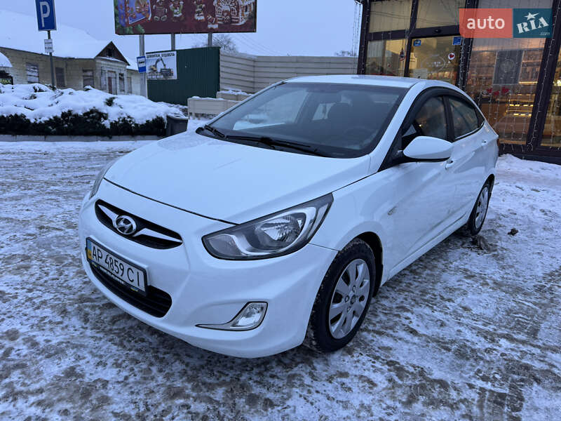 2012 hyundai accent