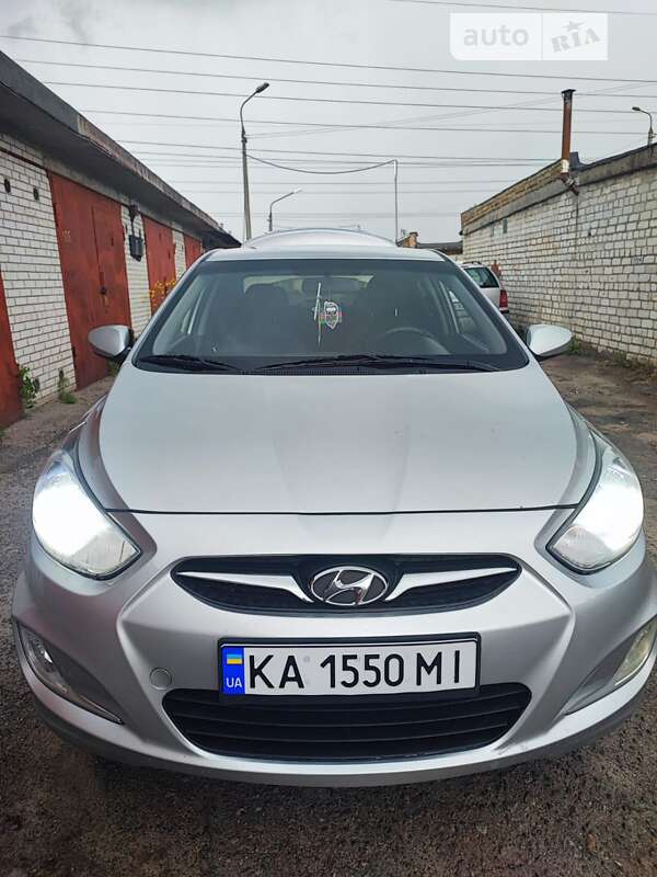 2012 hyundai accent