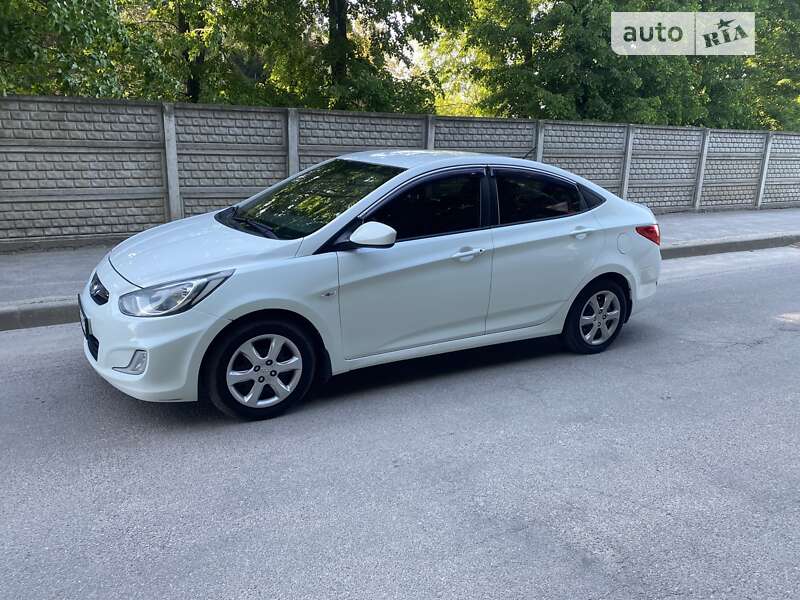 2012 hyundai accent