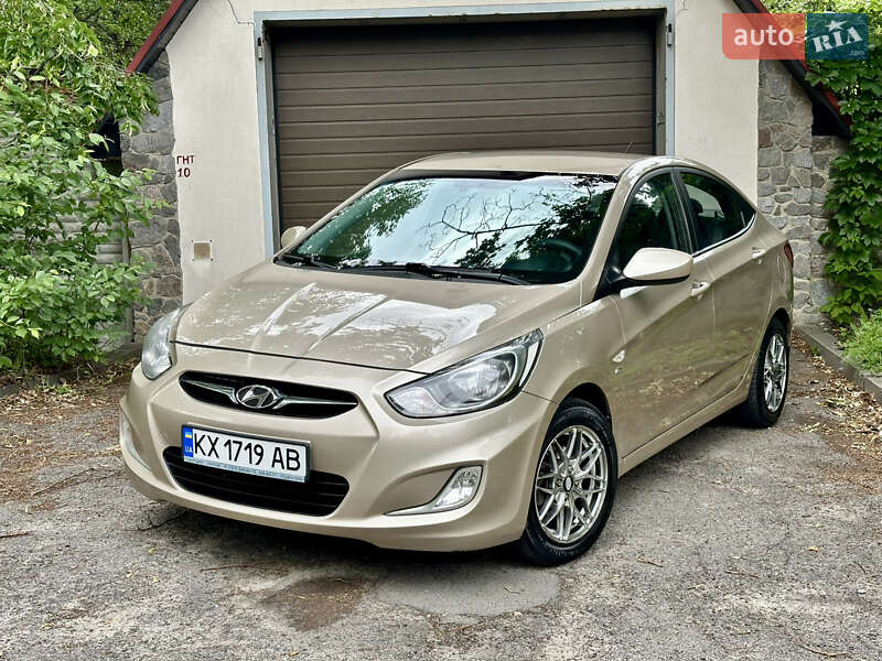 2013 hyundai accent