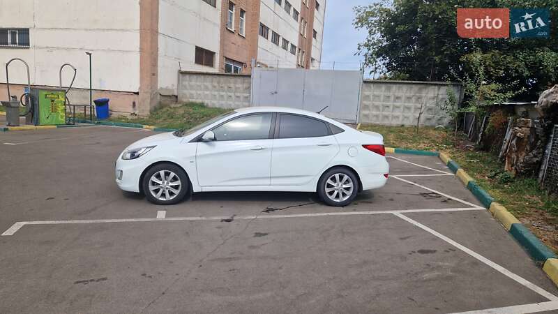 2013 hyundai accent