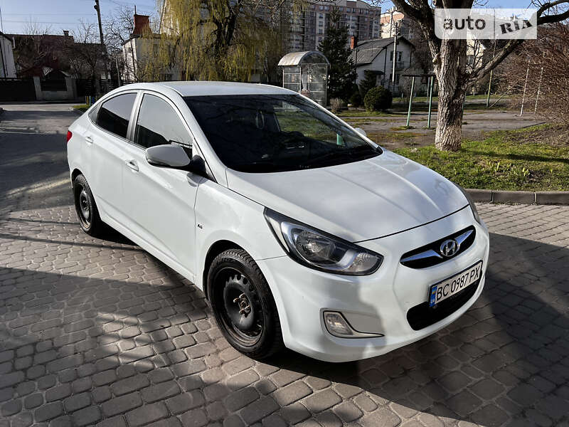 2013 hyundai accent