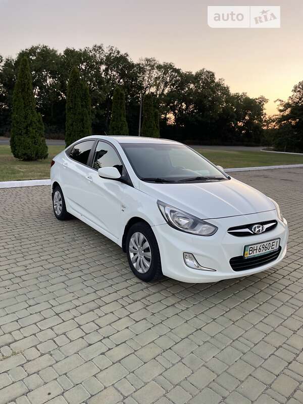 2012 hyundai accent