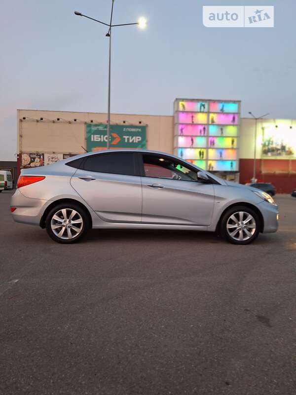 2013 hyundai accent