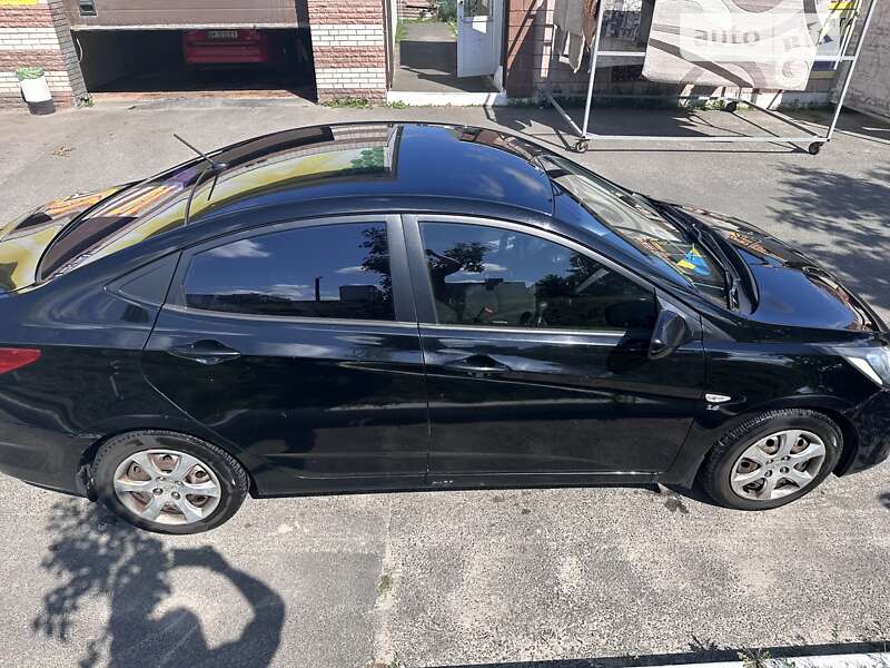 2012 hyundai accent