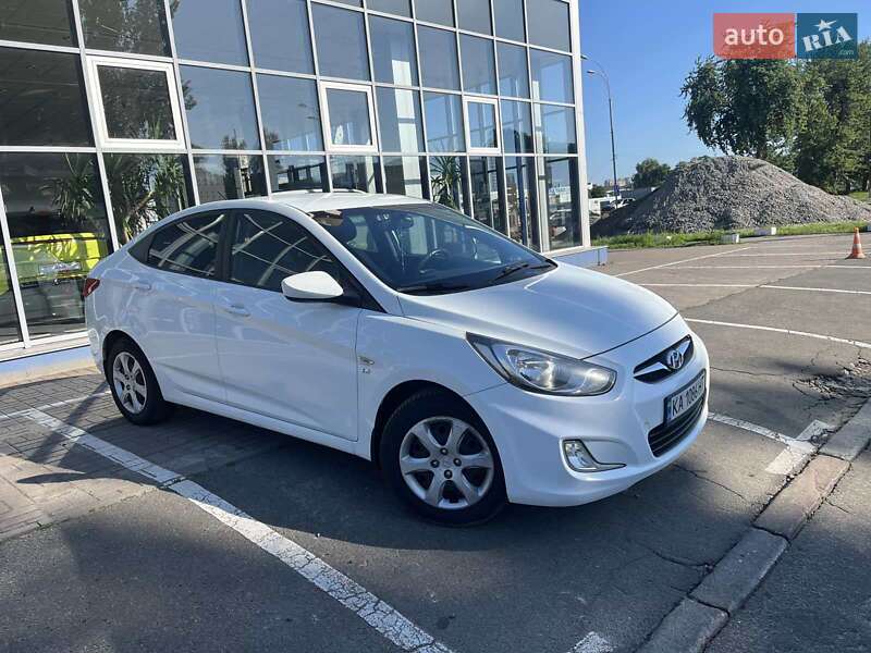 2013 hyundai accent